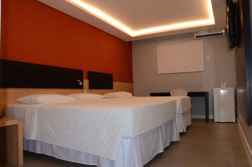 Standard Apartment | Minibar, individually decorated, individually furnished, desk