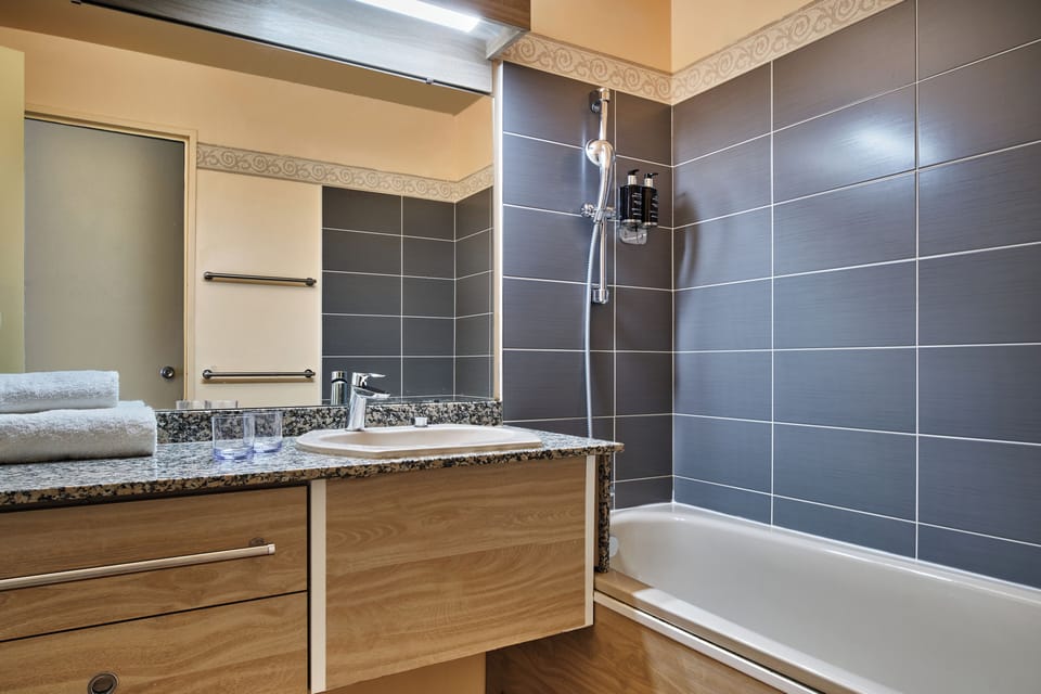 Bathtub, free toiletries, hair dryer, towels