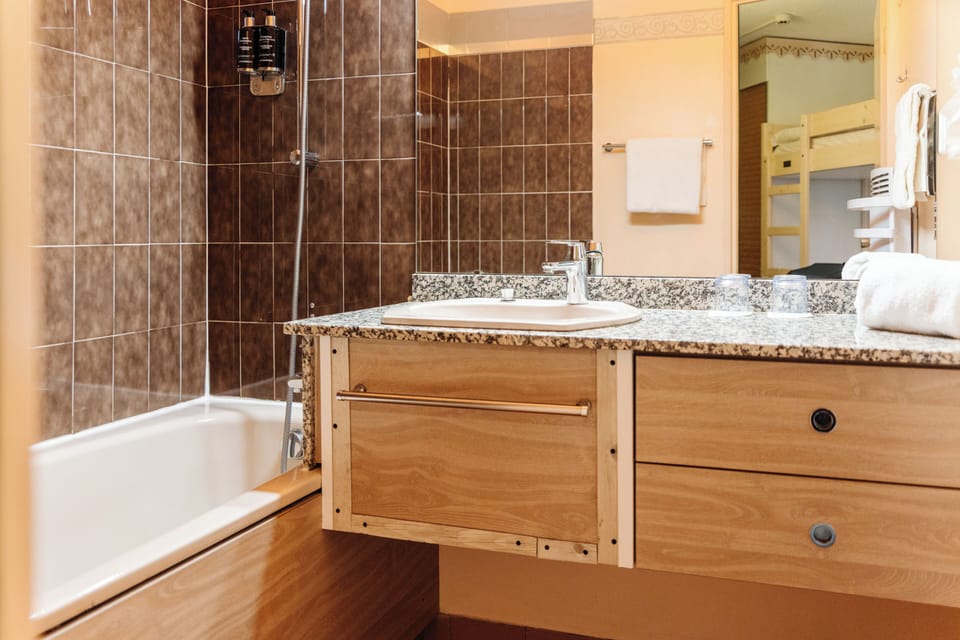 Bathtub, free toiletries, hair dryer, towels