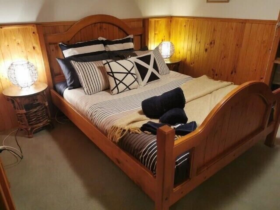 Main bedroom, queen size bed.