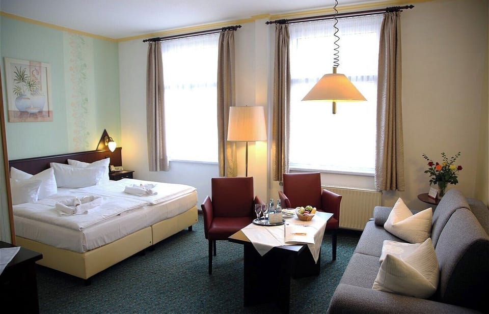 Premium bedding, pillowtop beds, in-room safe, desk