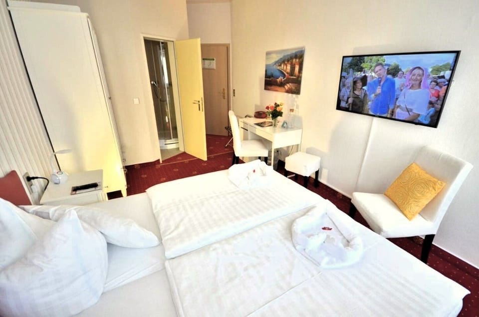 Premium bedding, pillowtop beds, in-room safe, desk