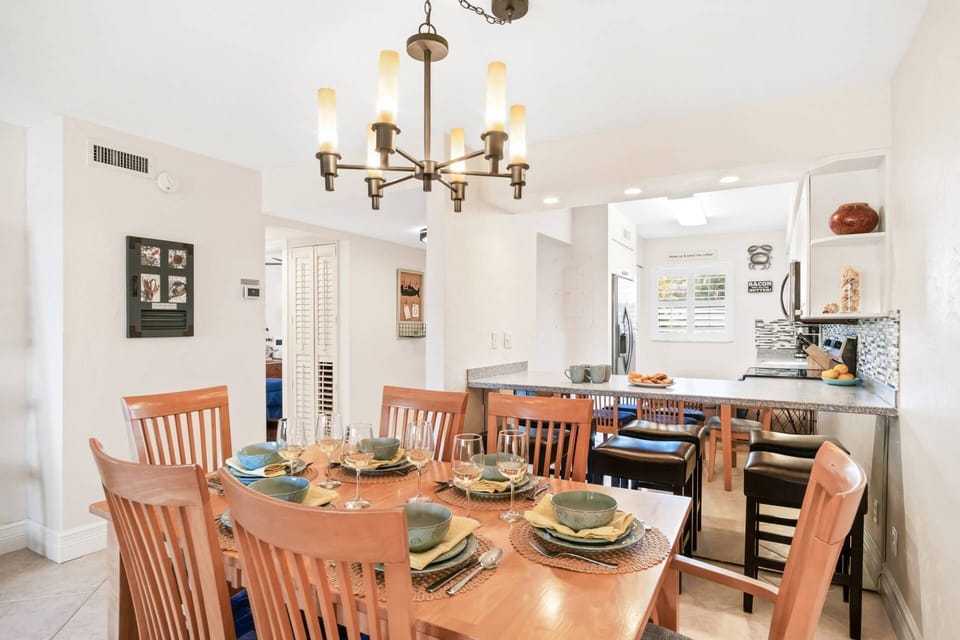 Ample seating means you can invite friends for dinner.