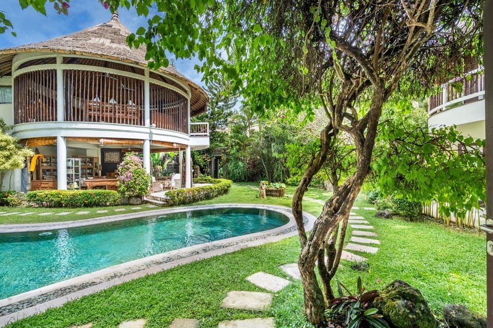 Garden,Territory of the resort,Restaurant,Shared swimming pool with garden view