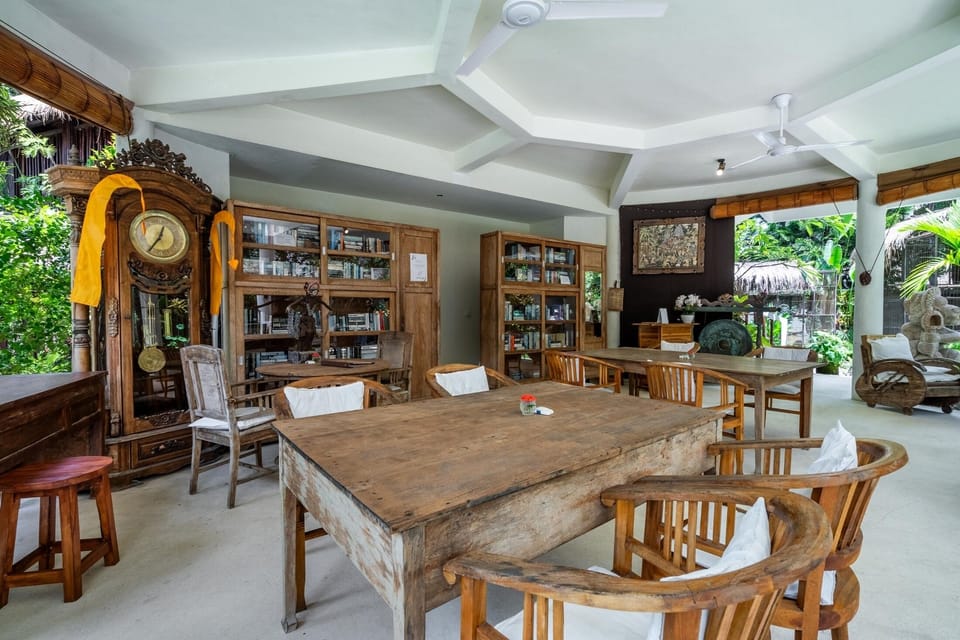 Restaurant&amp;Library on the 1st floor