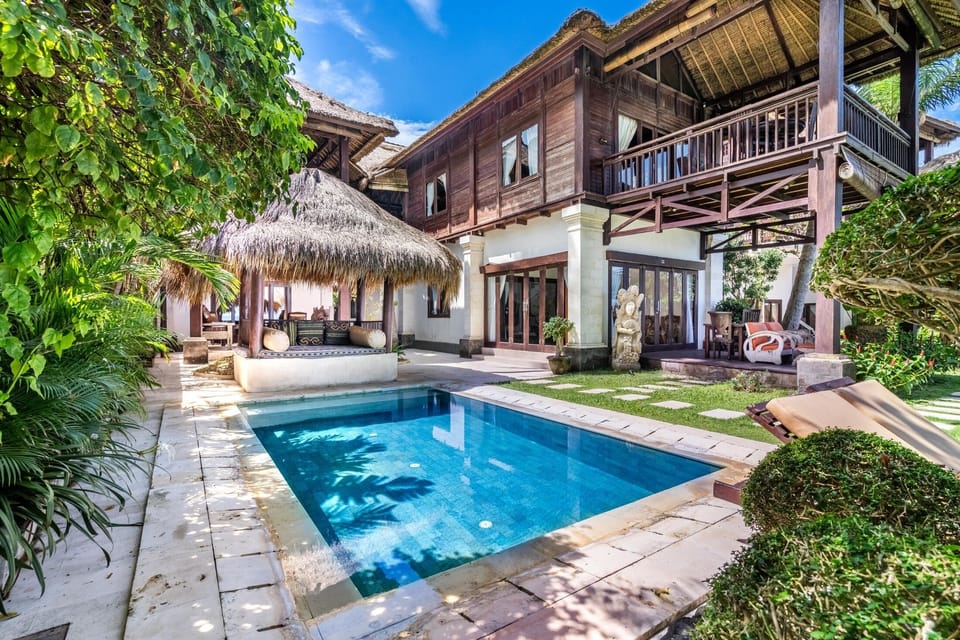 Shared seating area near Rumah Kecil,Shared swimming pool with ocean view