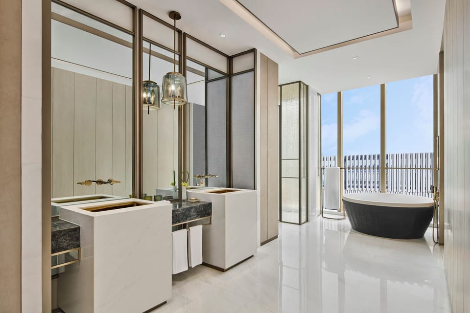 Hu Suite | Bathroom | Free toiletries, hair dryer, bathrobes, slippers