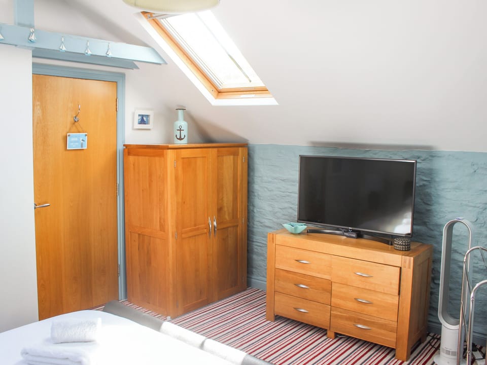 Cottage | 2 bedrooms, individually decorated, individually furnished, free WiFi