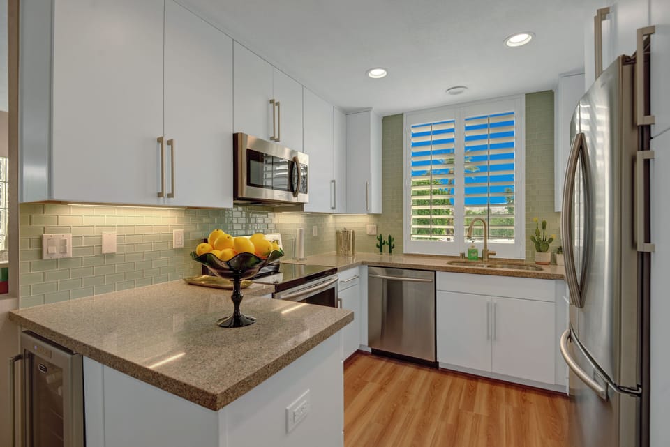 12 KITCHEN.jpg