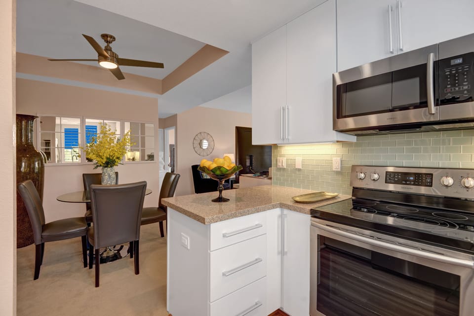 11 KITCHEN REVERSE.jpg