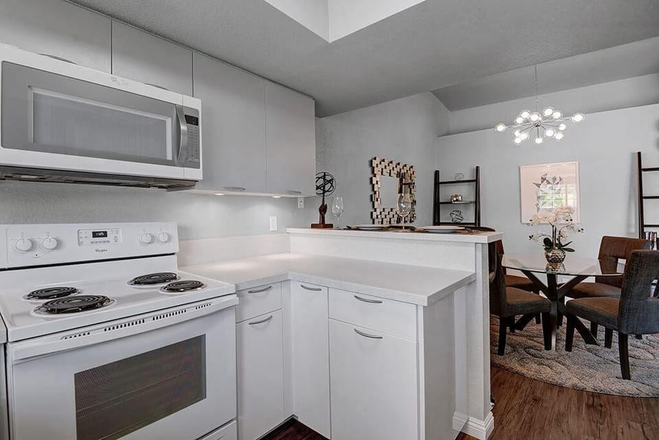 KITCHEN REVERSE - Oranj Palm Vacation Homes.jpg