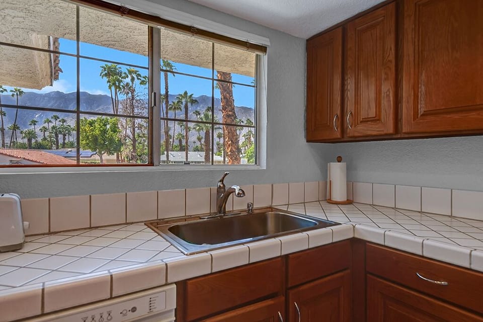 K0472 - KITCHEN VIEWS RS.jpg