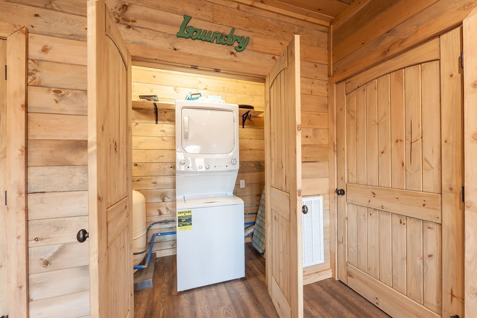 Cabin, 5 Bedrooms | Laundry
