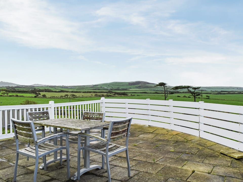 Sitting-out-area | Methlem, Aberdaron
