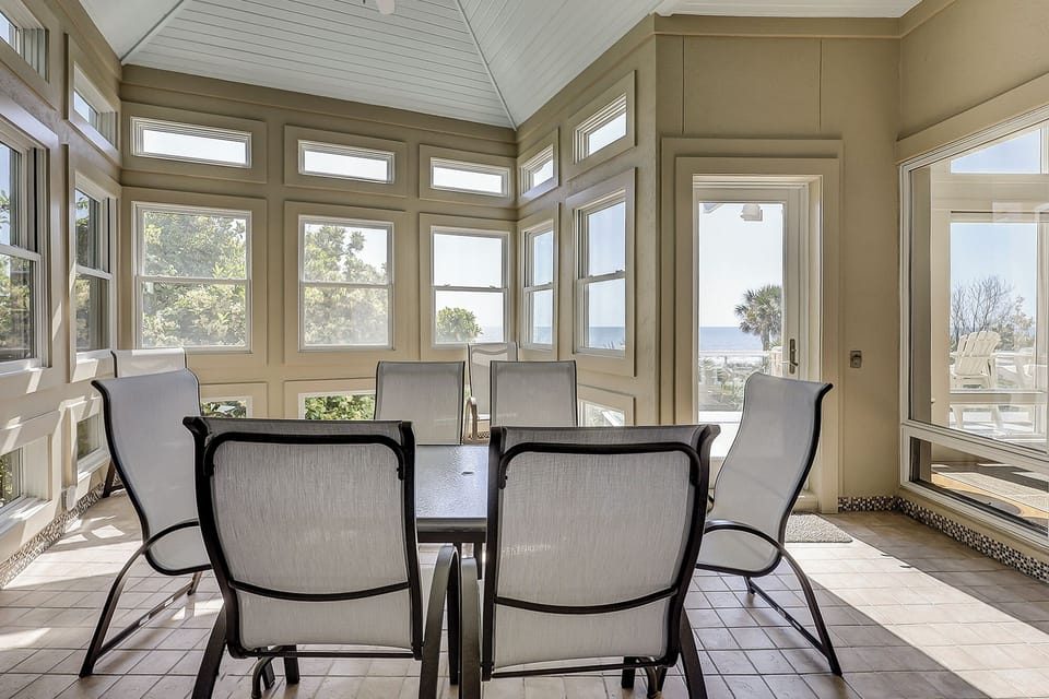 Four season porch outdoor dining