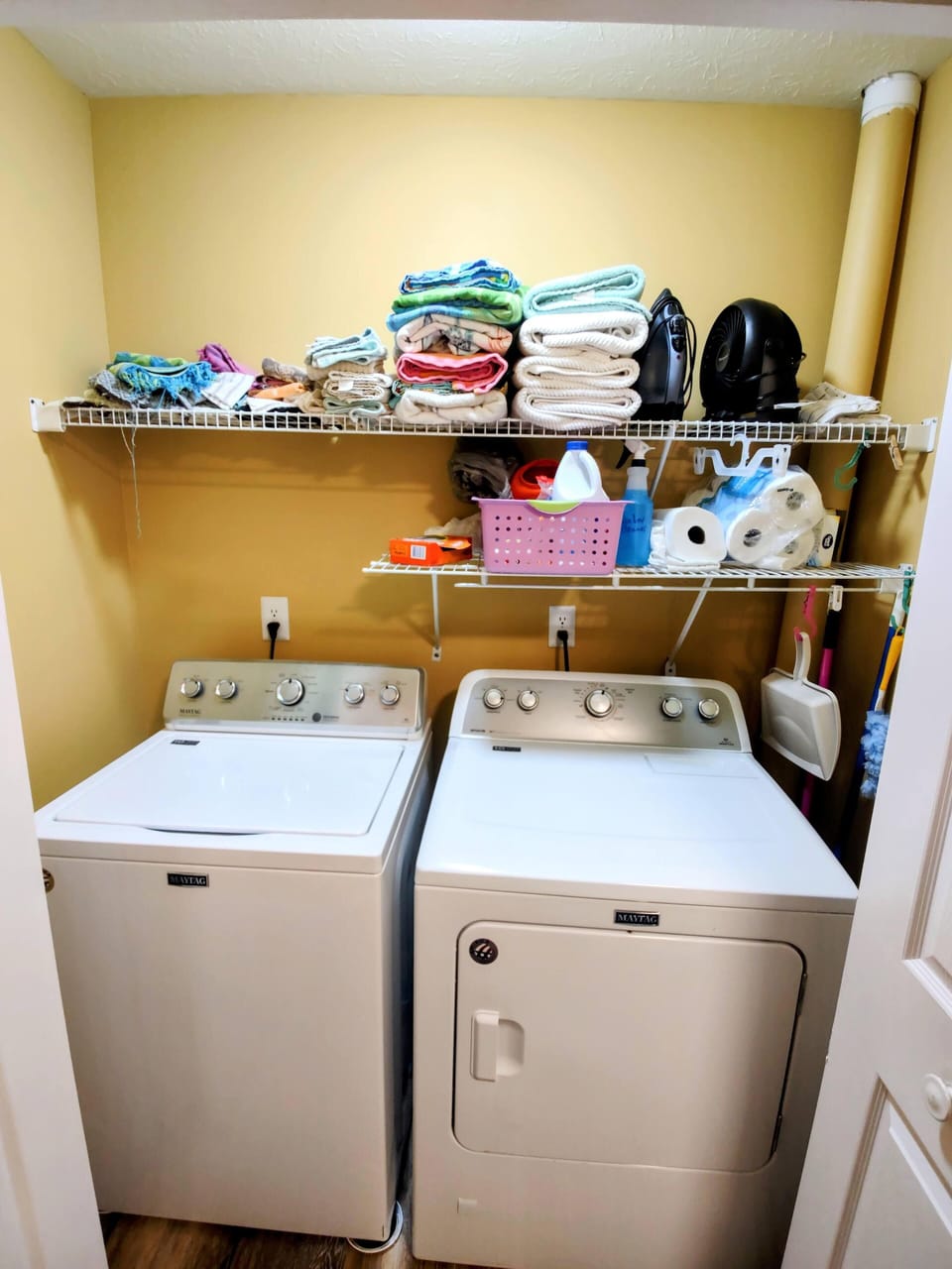 Private Laundry room in unit: upstairs
between the bedrooms. Maytag!