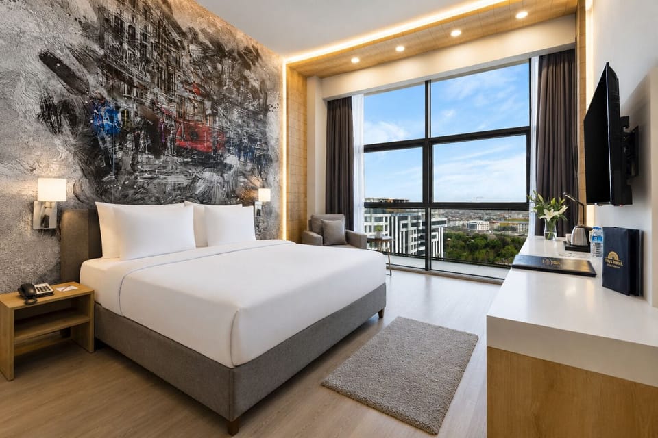 Superior Room, 1 King Bed | Premium bedding, minibar, in-room safe, laptop workspace