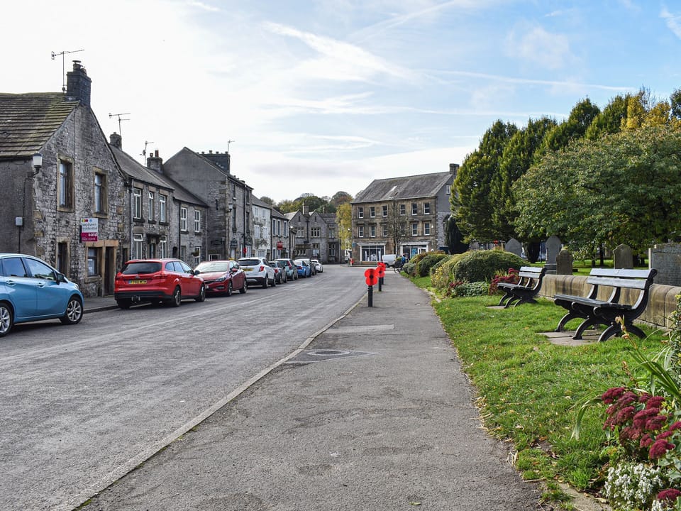 Surrounding area | Warrington House, Buxton 