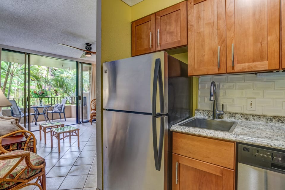 Convenient kitchen with everything you need to make all your meals in house