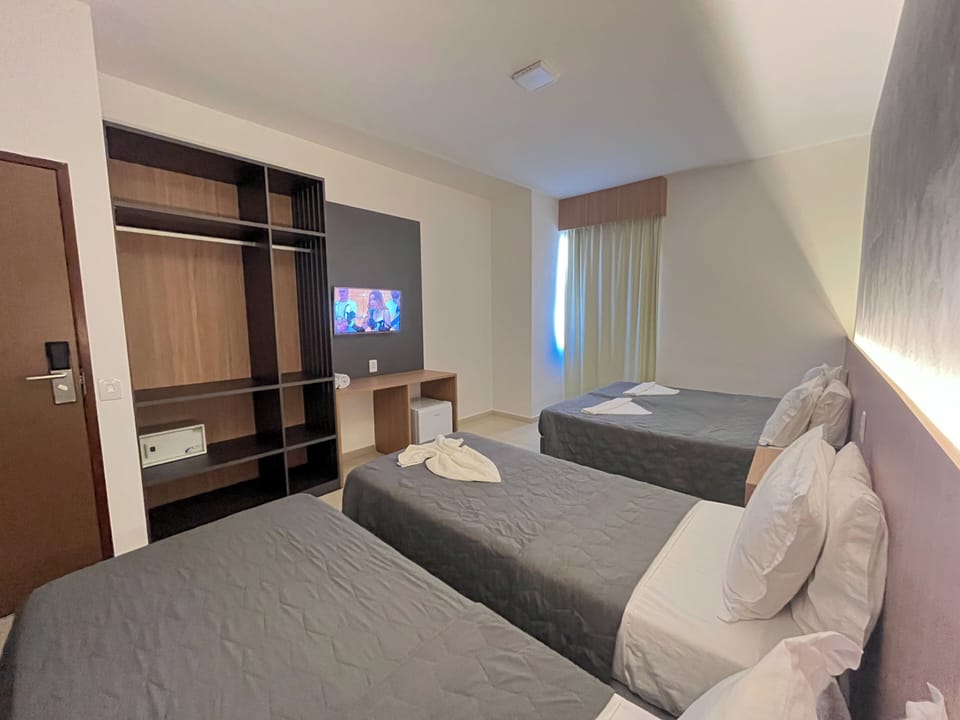 Standard Room, Garden View | Minibar (free items), in-room safe, cribs (free), WiFi (free)