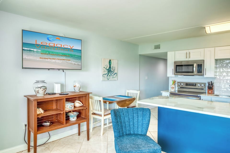 Island Surf #2 Dining Area