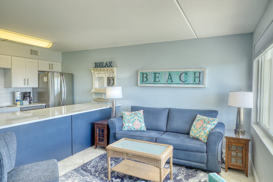 Island Surf #2 Living Room