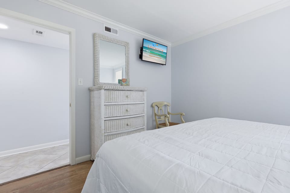 Island Surf #7 Master Suite #2 - King Bed