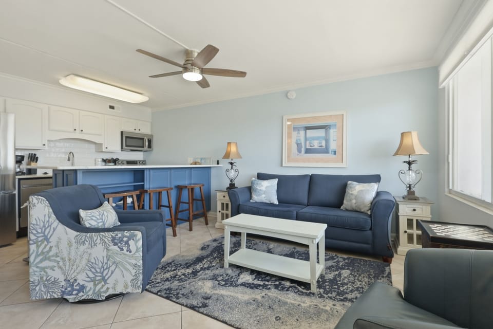 Island Surf #7 Living Room
