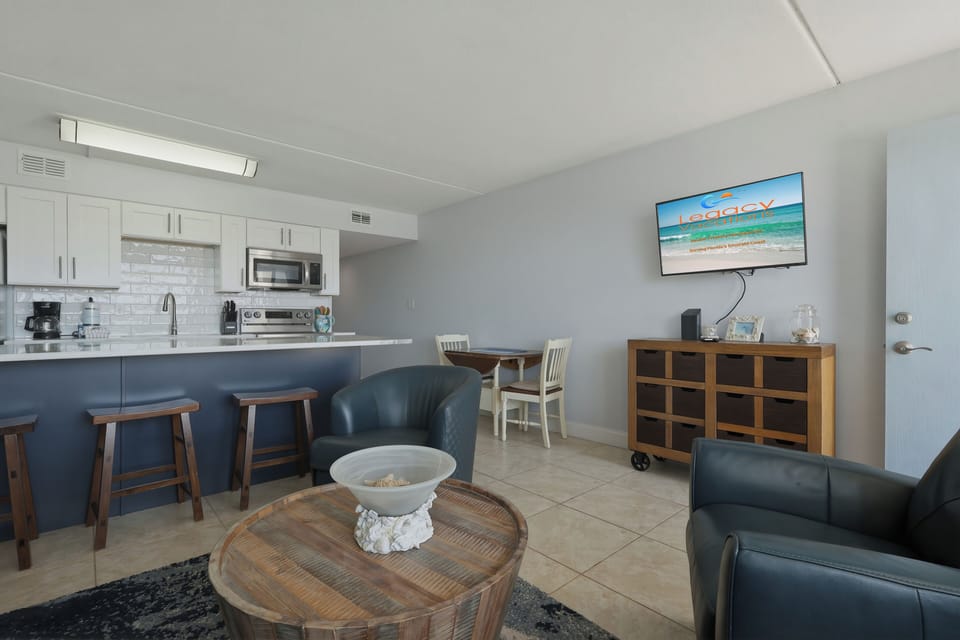 Island Surf #8 Living Room