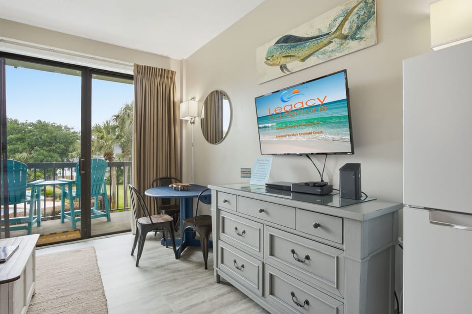 Pirates Bay B204 Studio