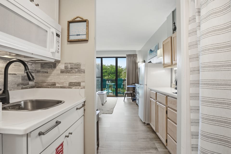 Pirates Bay B204 Kitchenette