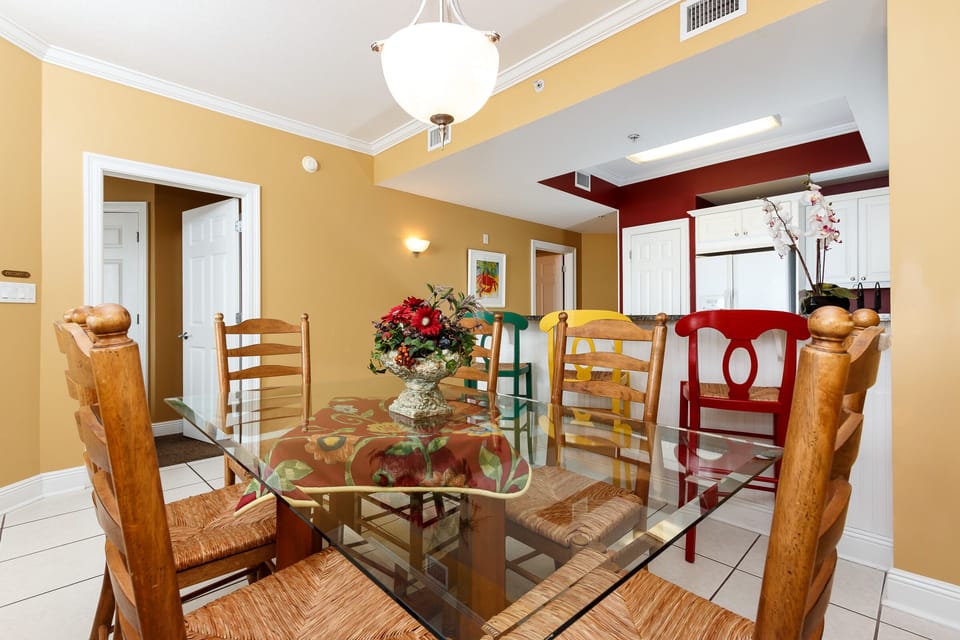 Summer Place 308 Dining Area