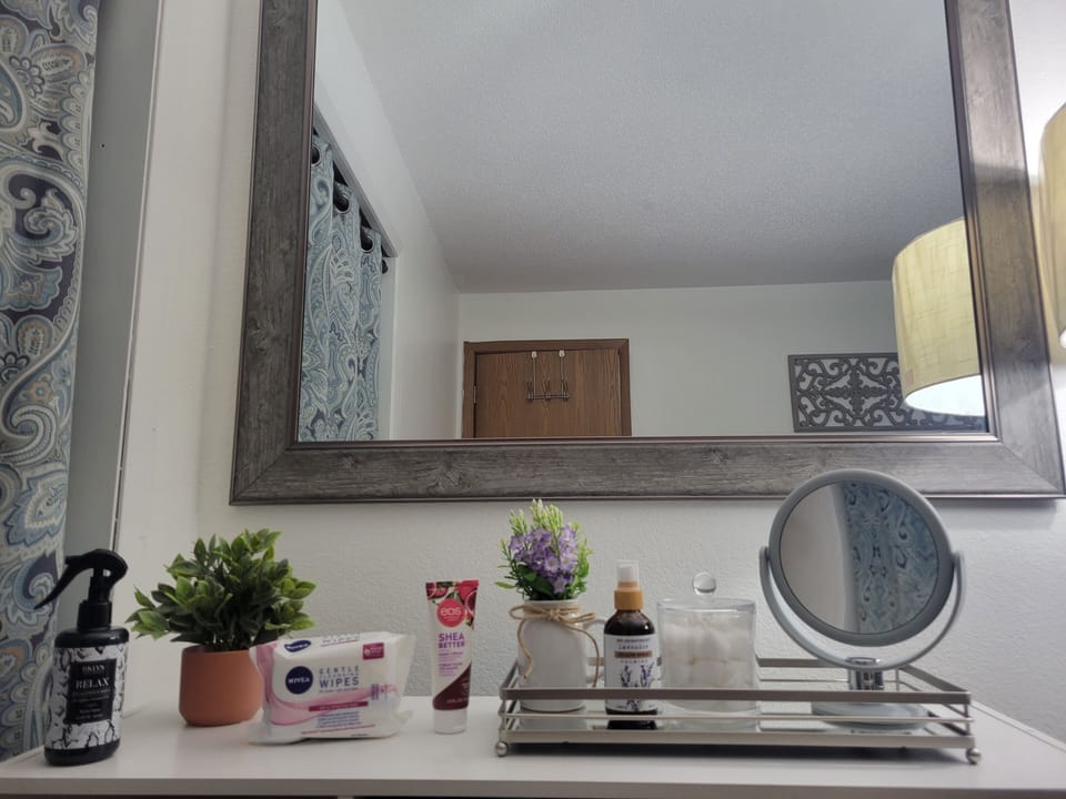 Area to get ready in bedroom number 2 for privacy.