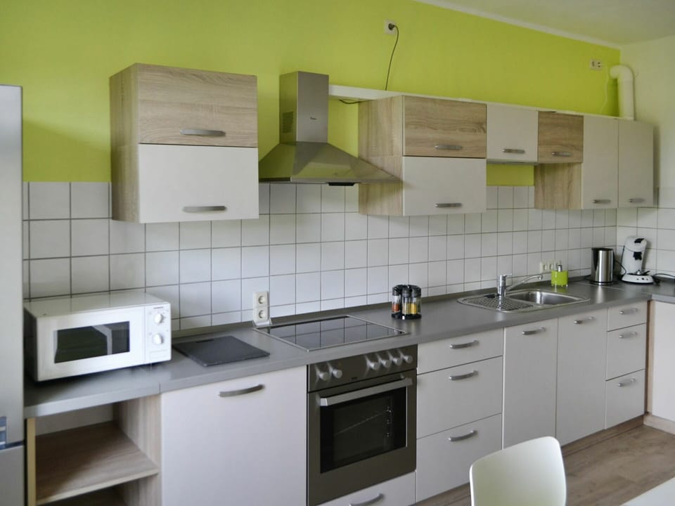 Countertop, Cabinetry, Kitchen Sink, Tap, Property, Sink, Kitchen Stove, Kitchen Appliance, Product, Kitchen