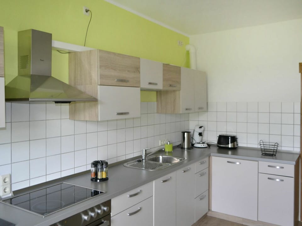 Cabinetry, Kitchen Sink, Countertop, Sink, Property, Tap, Building, Kitchen Stove, Kitchen, Interior Design
