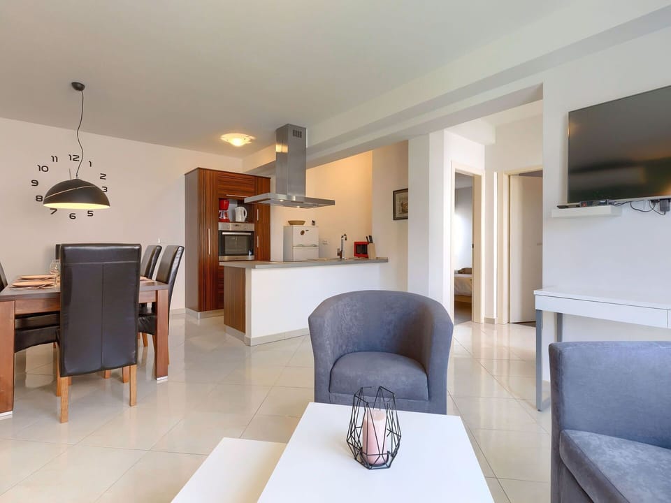 Furniture, Property, Table, Building, Chair, Comfort, Wood, Lamp, Interior Design, House