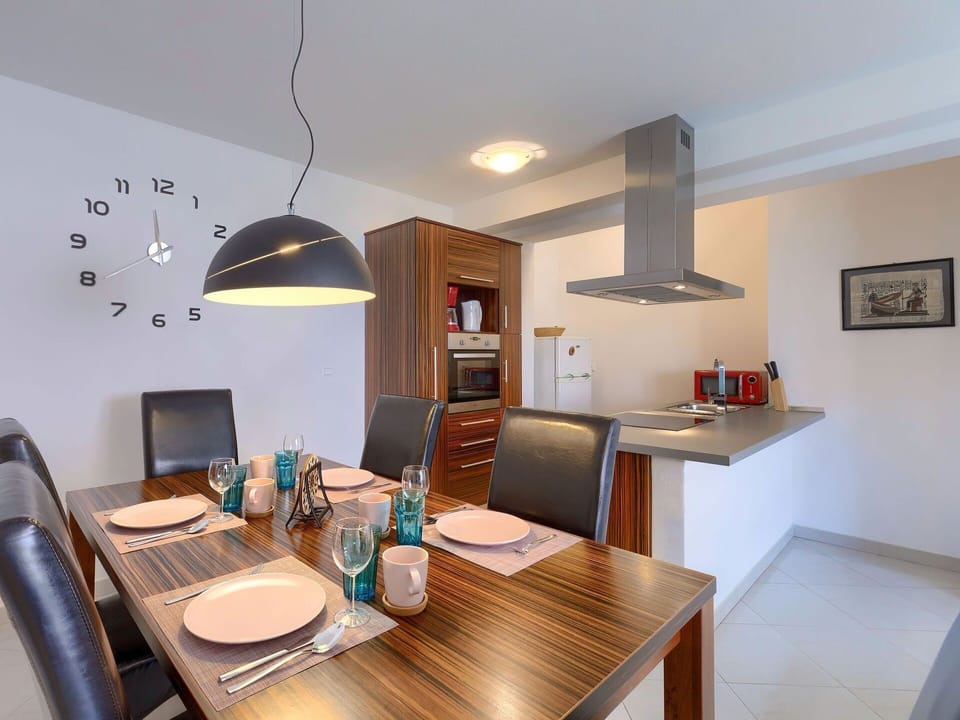 Table, Furniture, Property, Chair, Wood, Interior Design, Lighting, Kitchen & Dining Room Table, Picture Frame, Building