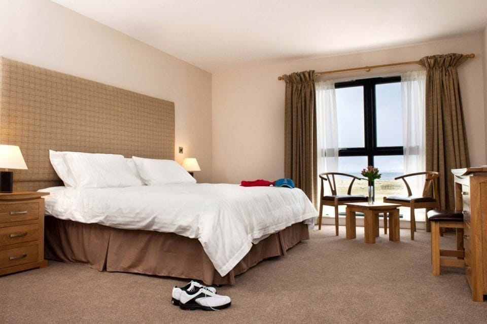 Superior Room | Egyptian cotton sheets, in-room safe, desk, iron/ironing board