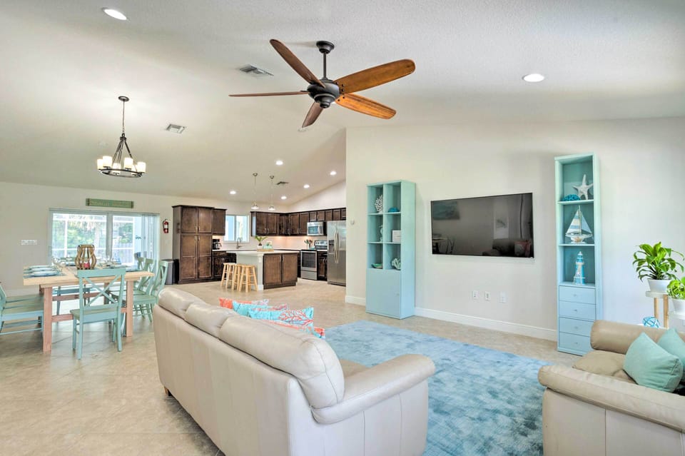 Living Room | Free WiFi | Central A/C | Electric Heat | 2,456 Sq Ft