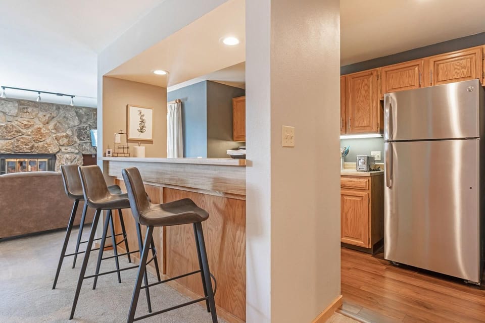 Prepare Meals While Chatting With Family And Friends