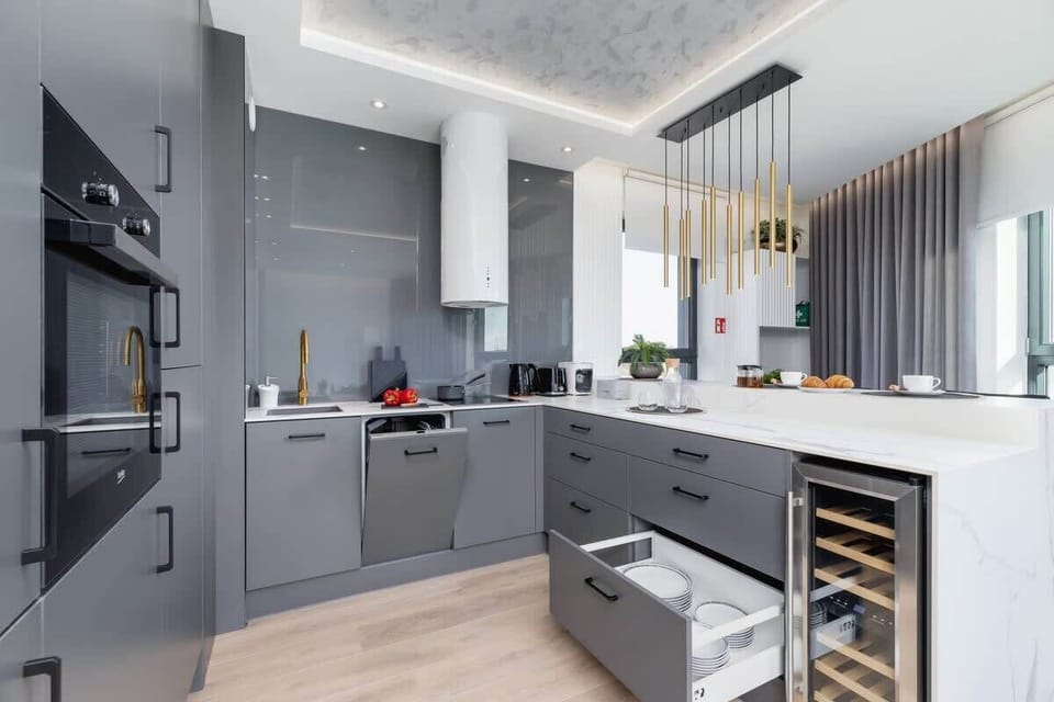 Functional annex with high-quality appliances and cupboards housing the most necessary cooking accessories and kitchenware.