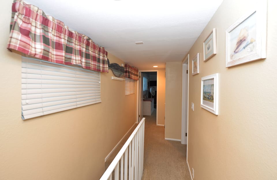 315CE - Stairs to Master Bedroom.jpg