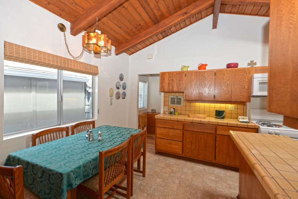 337CA - Kitchen Area Entrance from LR.jpg