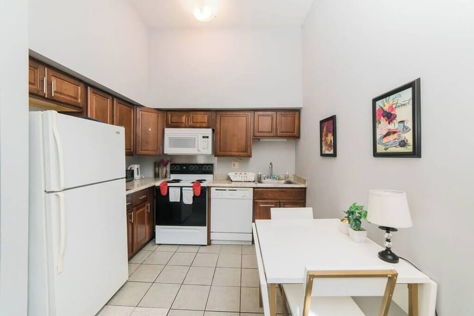 Full kitchen 