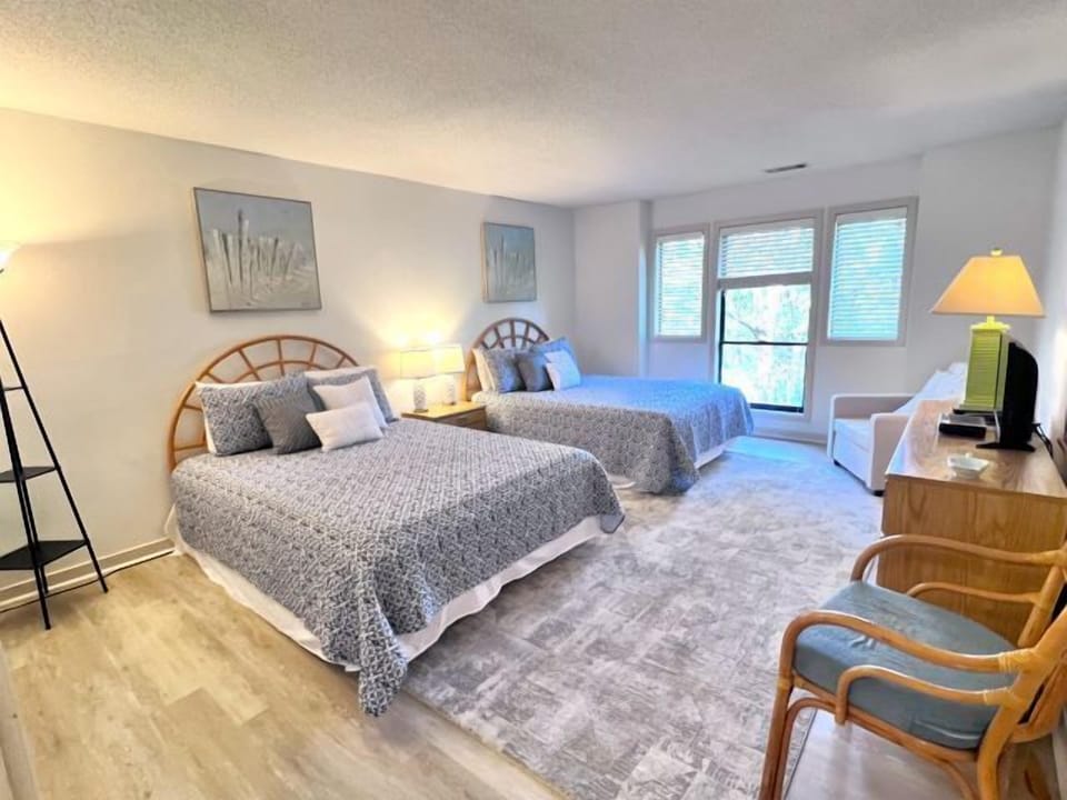Double queen bedroom