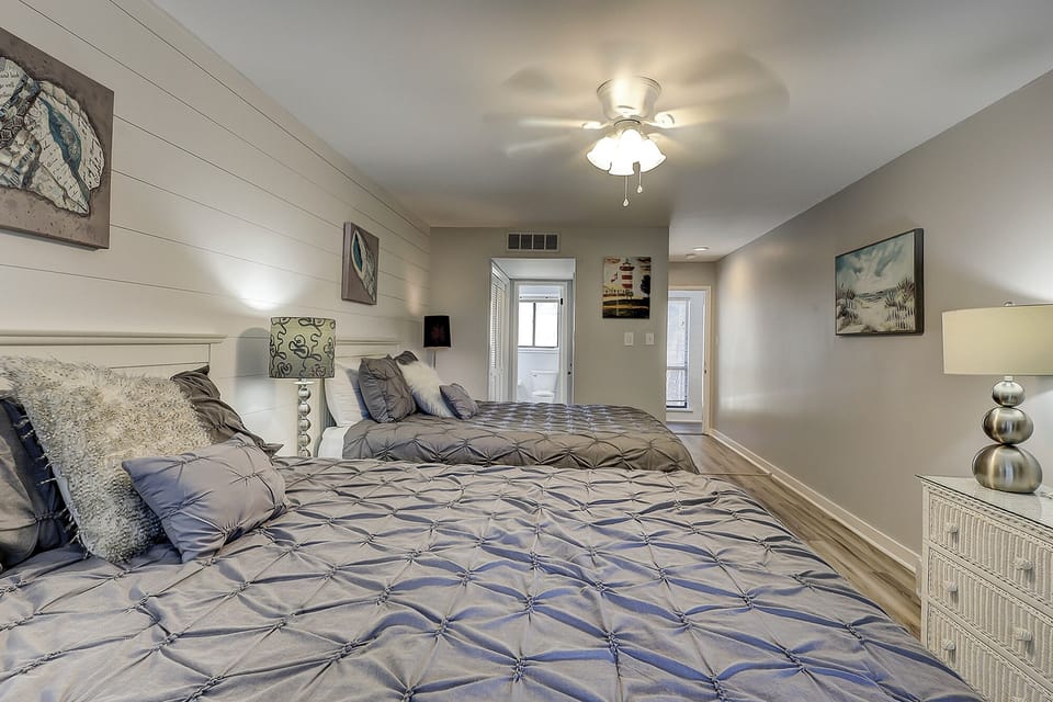 Guest bedroom