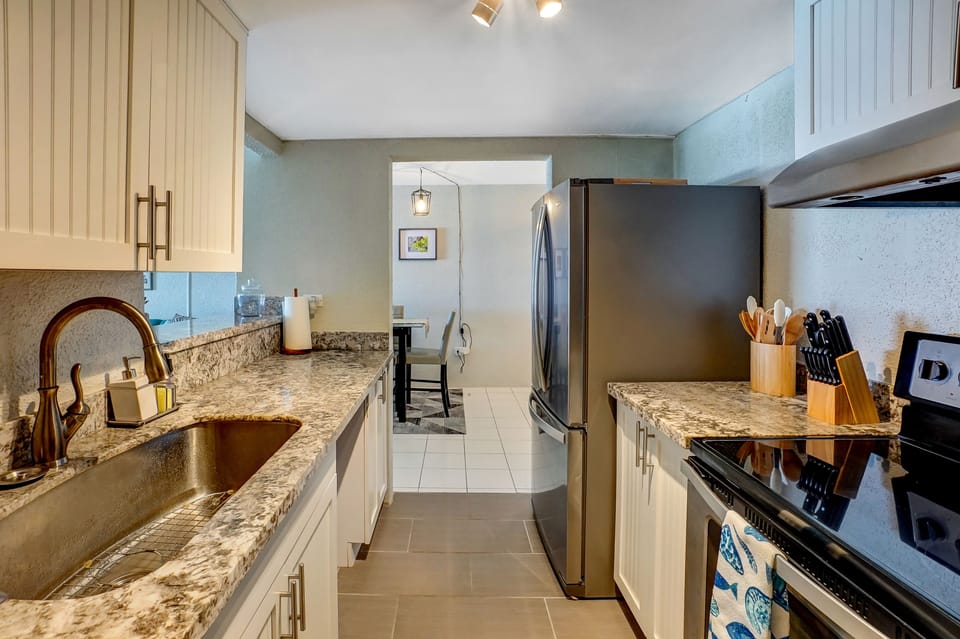 Full size appliances in the kitchen.
