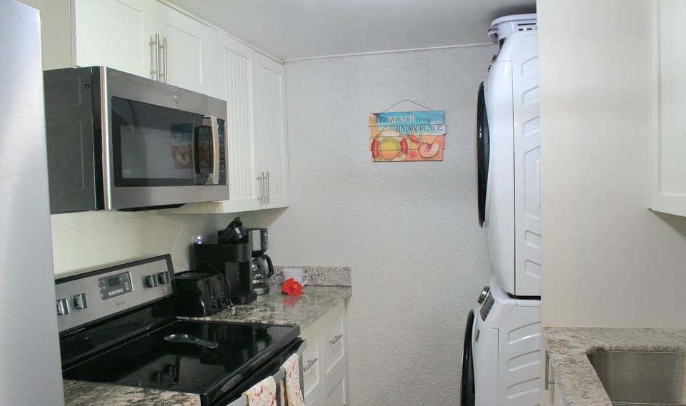 Full kitchen with washer, dryer, coffee pot,  Keurig and kettle. 