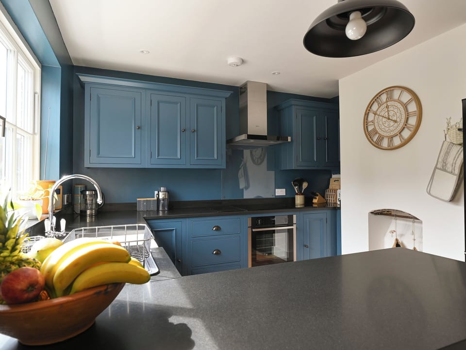 Cottage | Private kitchen | Fridge, microwave, dishwasher, electric kettle