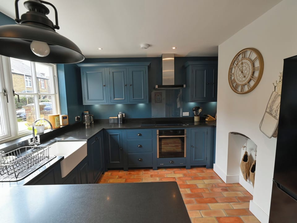Cottage | Private kitchen | Fridge, microwave, dishwasher, electric kettle